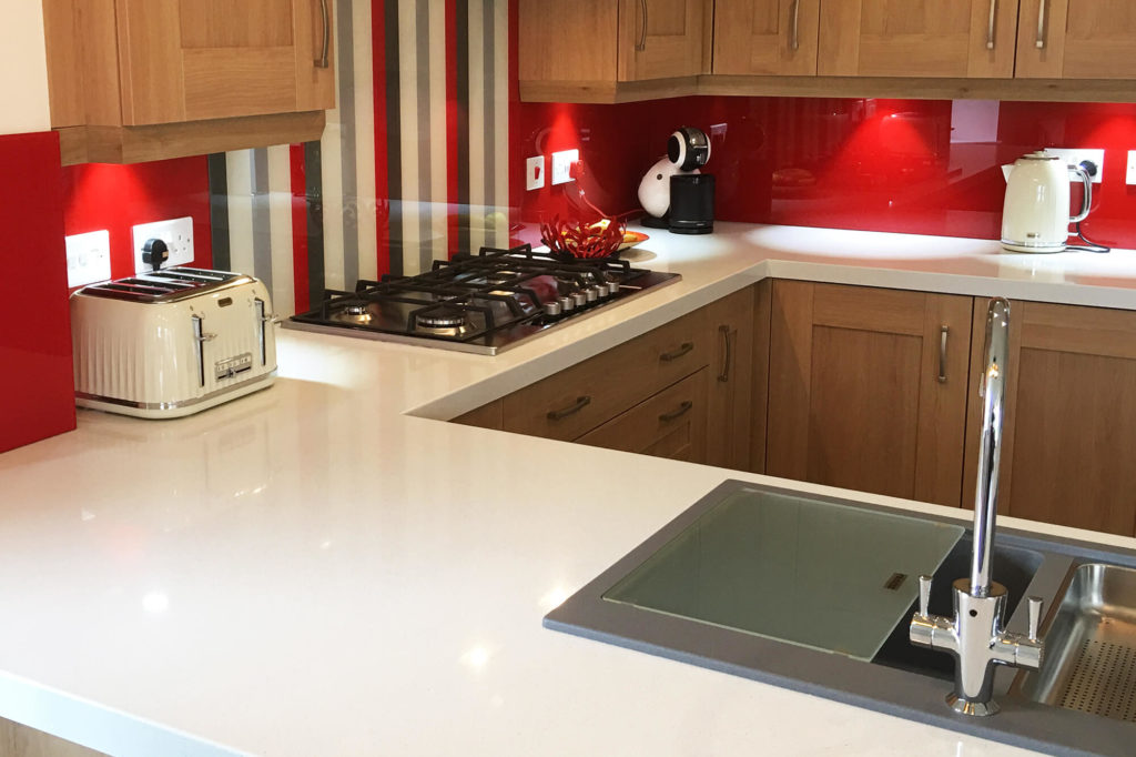 Red kitchen splashback